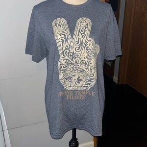 Stone Temple Pilots Men's T-Shirt 2010 Peace Sign Graphic tee.  Vintage Grunge L